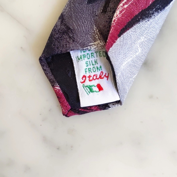 NWOT. Emilio Pucci 100% Italian Silk Tie with Multicolor Design Pattern. - Picture 5 of 6